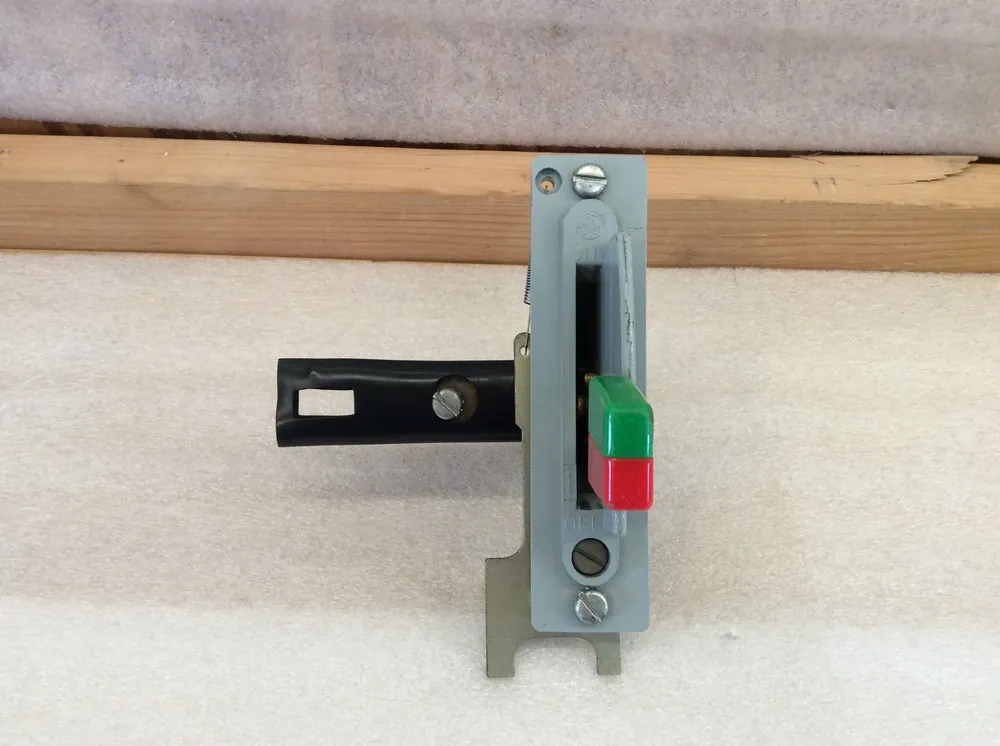 General Electric 300-Line Control CR308 QMR Safety Switch Handle (Handle Only) New Arrival
